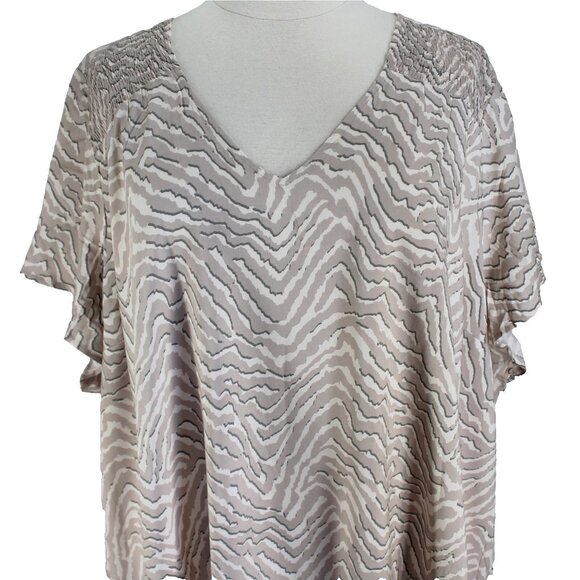 Torrid Animal Print Top Womens Size 6 6X Tan White V Neck Short Sleeve Blouse - Picture 2 of 7